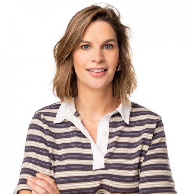 Lotte Wargerink - Jansen | Praktijkmanager | Lotte is eindverantwoordelijk voor alle zaken die niet met de orthodontiebehandeling te maken hebben. Onder andere de structuur, personeel en marketing binnen de praktijk. Daarnaast voert Lotte met alle patiënten en/of de ouders een financieel gesprek. Lotte heeft 9 jaar ervaring als ortho-assistente bij Ortho Euregio.